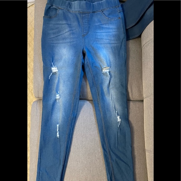 2025 SALE NWOT style bundle👖each has a pic 1-1/20or 2/25☀️price sizes m and L - Picture 4 of 8